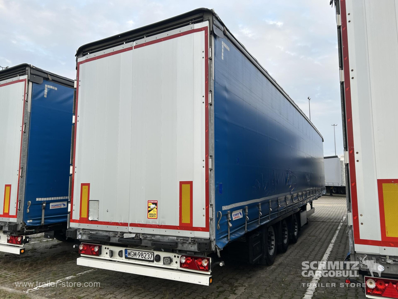 SCHMITZ Curtainsider Mega - 侧帘半拖车:图3 SCHMITZ Curtainsider Mega - 侧帘半拖车:图3