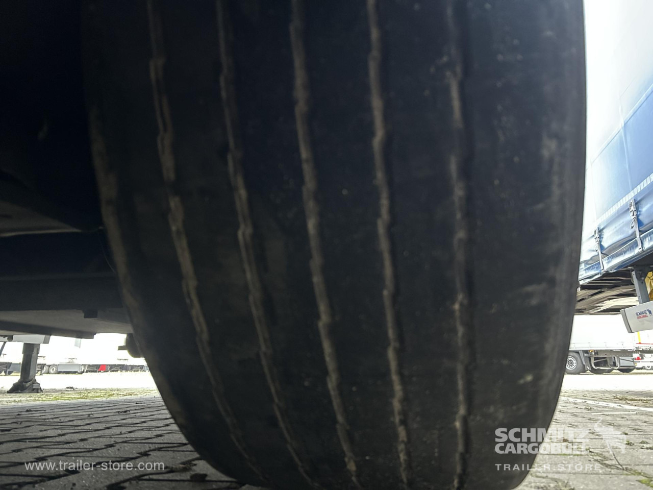 SCHMITZ Curtainsider Mega - 侧帘半拖车:图5 SCHMITZ Curtainsider Mega - 侧帘半拖车:图5