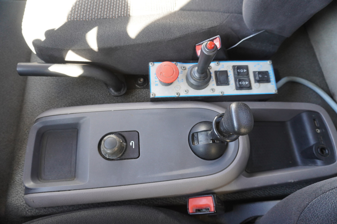 起重车 DAF LF 18.310 E6 / Skip loader Fornal NKR 130V / HDS HMF 735 K2 / Manual gearbox:图28 起重车 DAF LF 18.310 E6 / Skip loader Fornal NKR 130V / HDS HMF 735 K2 / Manual gearbox:图28