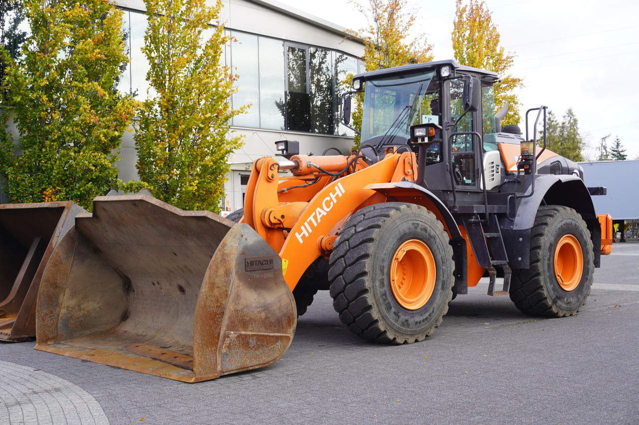 HITACHI ZW220 articulated loader / 2 buckets - 轮式装载机:图2 HITACHI ZW220 articulated loader / 2 buckets - 轮式装载机:图2