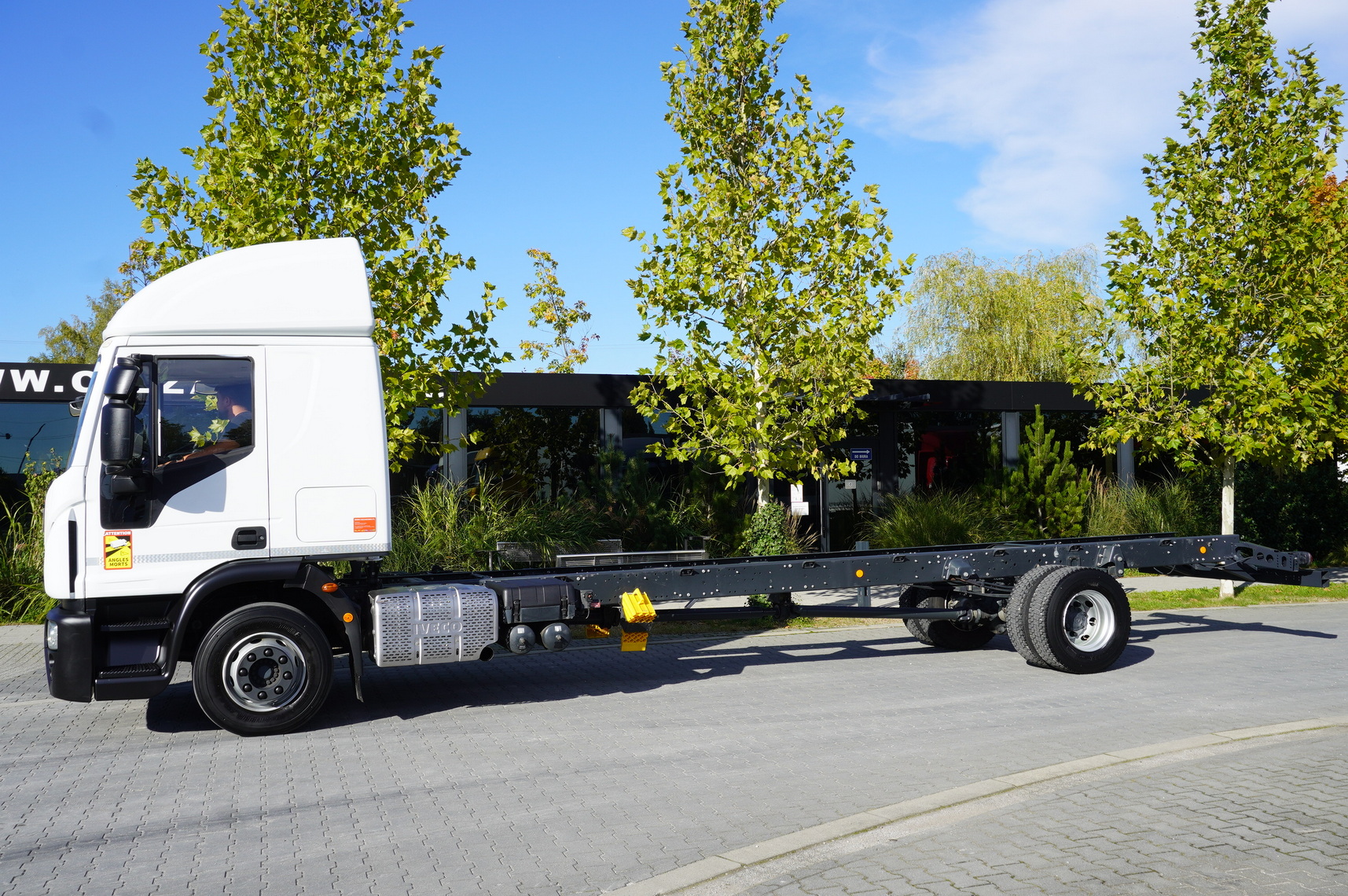 IVECO Eurocargo 140e19 4×2 E6 Glob / ADR / frame 8,1m - 驾驶室底盘卡车:图2 IVECO Eurocargo 140e19 4×2 E6 Glob / ADR / frame 8,1m - 驾驶室底盘卡车:图2