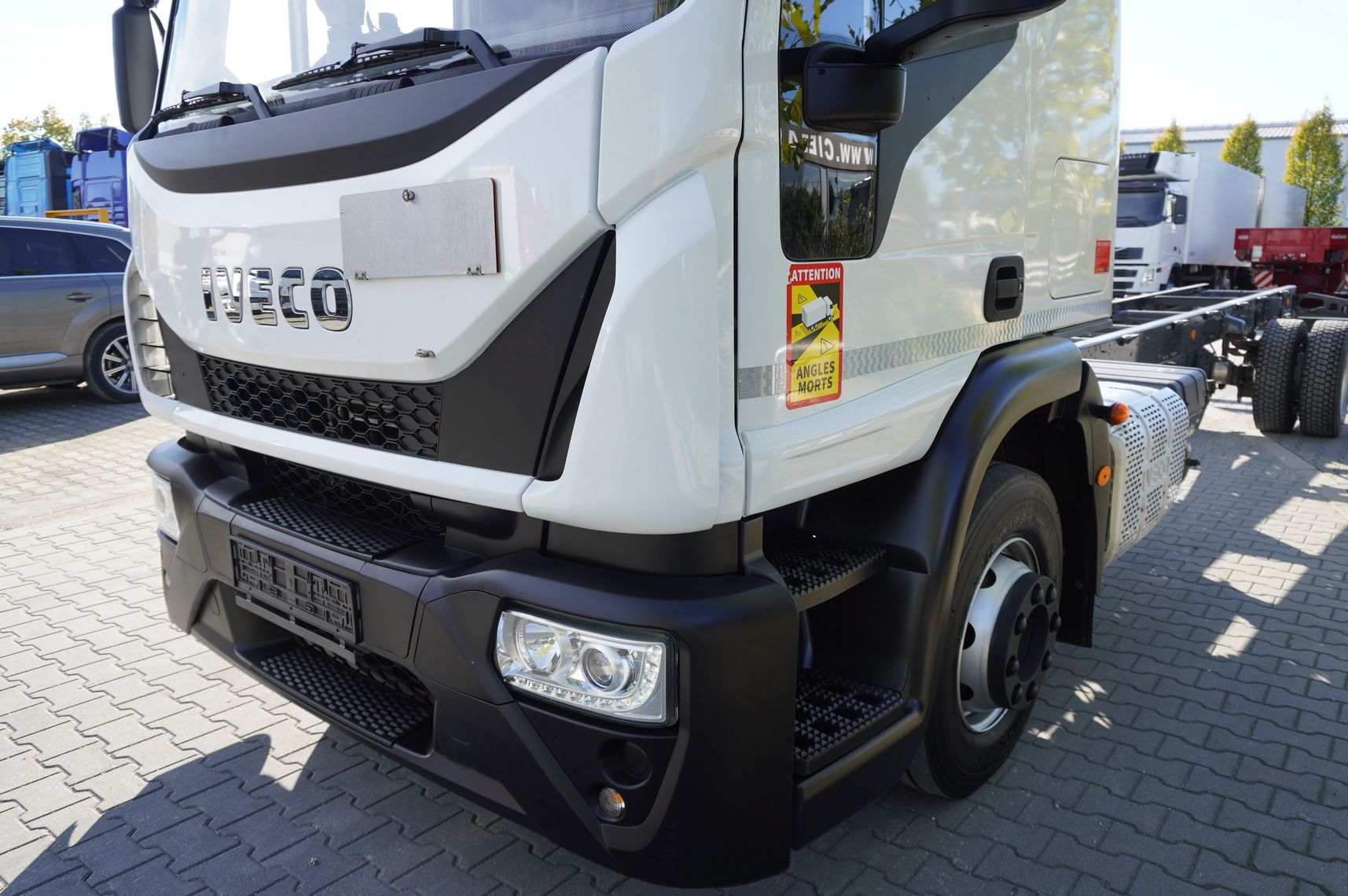 IVECO Eurocargo 140e19 4×2 E6 Glob / ADR / frame 8,1m - 驾驶室底盘卡车:图5 IVECO Eurocargo 140e19 4×2 E6 Glob / ADR / frame 8,1m - 驾驶室底盘卡车:图5