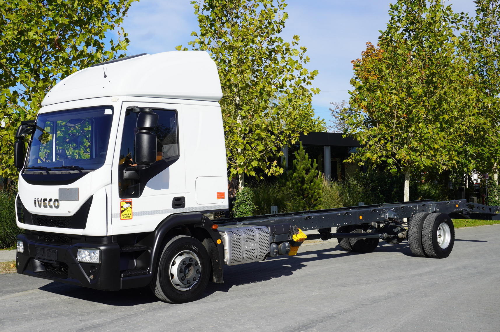 IVECO Eurocargo 140e19 4×2 E6 Glob / ADR / frame 8,1m - 驾驶室底盘卡车:图1 IVECO Eurocargo 140e19 4×2 E6 Glob / ADR / frame 8,1m - 驾驶室底盘卡车:图1