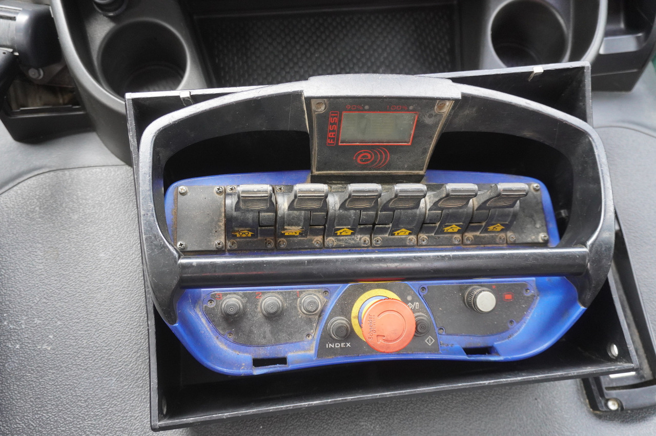 翻斗车, 起重车 IVECO STRALIS 330 E6 / FASSI 195A 8.5 T / 3-side tipper:图12 翻斗车, 起重车 IVECO STRALIS 330 E6 / FASSI 195A 8.5 T / 3-side tipper:图12