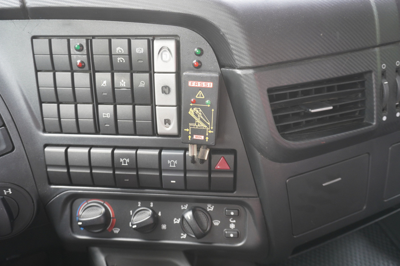 翻斗车, 起重车 IVECO STRALIS 330 E6 / FASSI 195A 8.5 T / 3-side tipper:图27 翻斗车, 起重车 IVECO STRALIS 330 E6 / FASSI 195A 8.5 T / 3-side tipper:图27