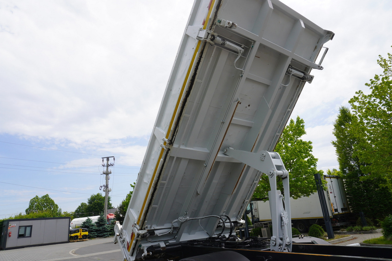 翻斗车, 起重车 IVECO STRALIS 330 E6 / FASSI 195A 8.5 T / 3-side tipper:图22 翻斗车, 起重车 IVECO STRALIS 330 E6 / FASSI 195A 8.5 T / 3-side tipper:图22