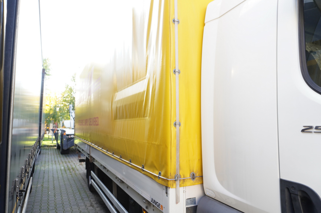 JUNGE Body Tarpaulin JUNGE / 18 Europallets / 2015 - 侧帘可拆卸车身:图4 JUNGE Body Tarpaulin JUNGE / 18 Europallets / 2015 - 侧帘可拆卸车身:图4