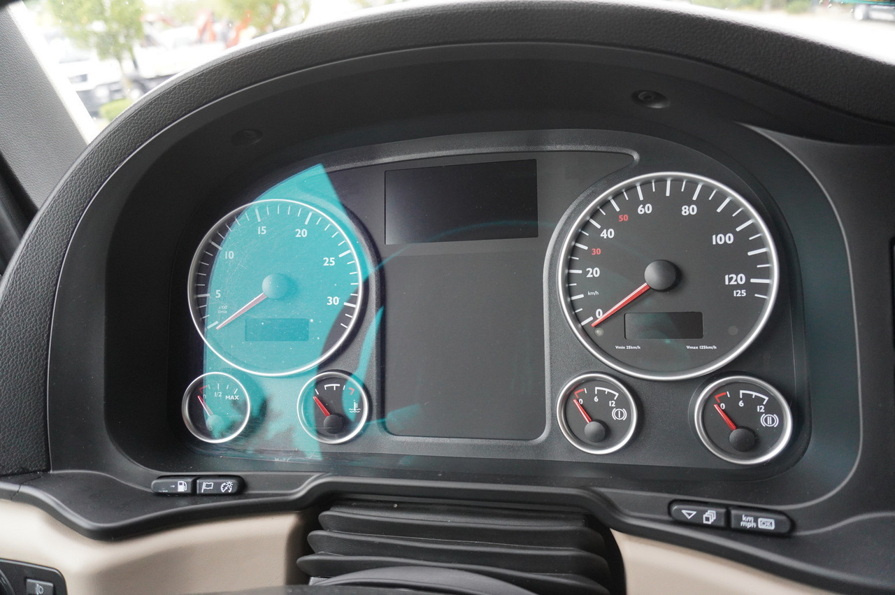 罐车 MAN TGS 35.420 8×2 / NEW septic barrel 13000 L / 3 steered axles:图22 罐车 MAN TGS 35.420 8×2 / NEW septic barrel 13000 L / 3 steered axles:图22