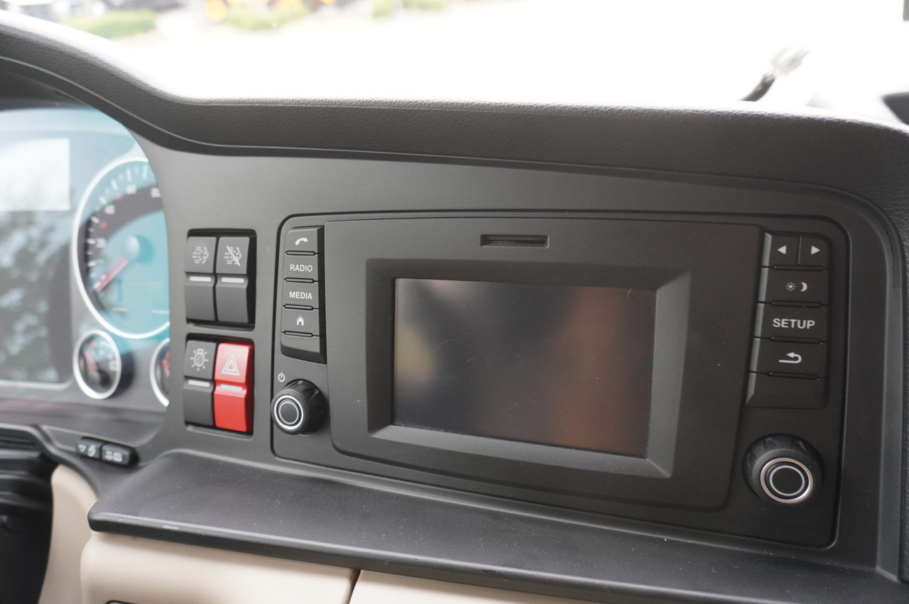 罐车 MAN TGS 35.420 8×2 / NEW septic barrel 13000 L / 3 steered axles:图23 罐车 MAN TGS 35.420 8×2 / NEW septic barrel 13000 L / 3 steered axles:图23