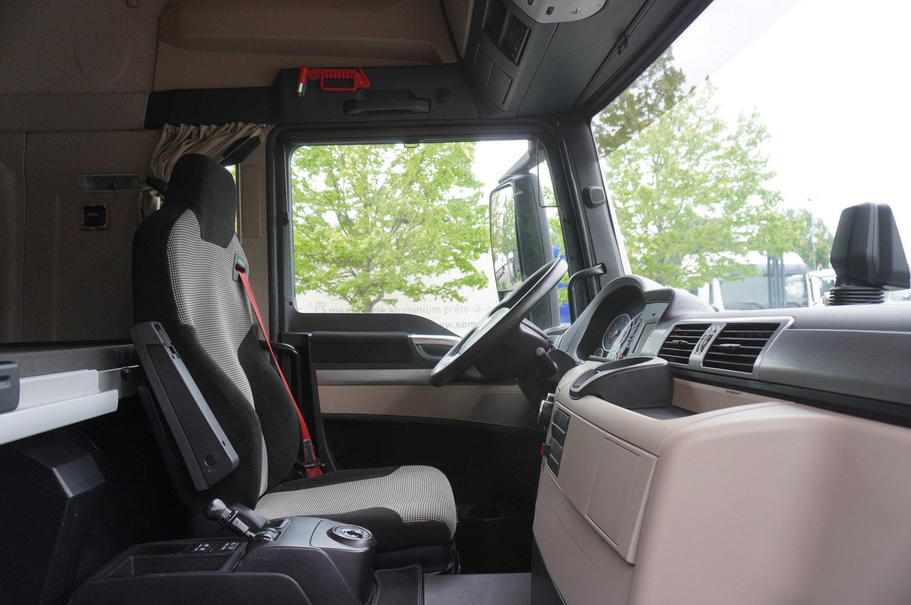 罐车 MAN TGS 35.420 8×2 / NEW septic barrel 13000 L / 3 steered axles:图27 罐车 MAN TGS 35.420 8×2 / NEW septic barrel 13000 L / 3 steered axles:图27