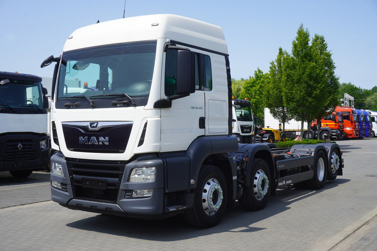 MAN TGS 35.420 8x2 / Chassis 6.4 m / 3 steered axles - 起重车:图2 MAN TGS 35.420 8x2 / Chassis 6.4 m / 3 steered axles - 起重车:图2