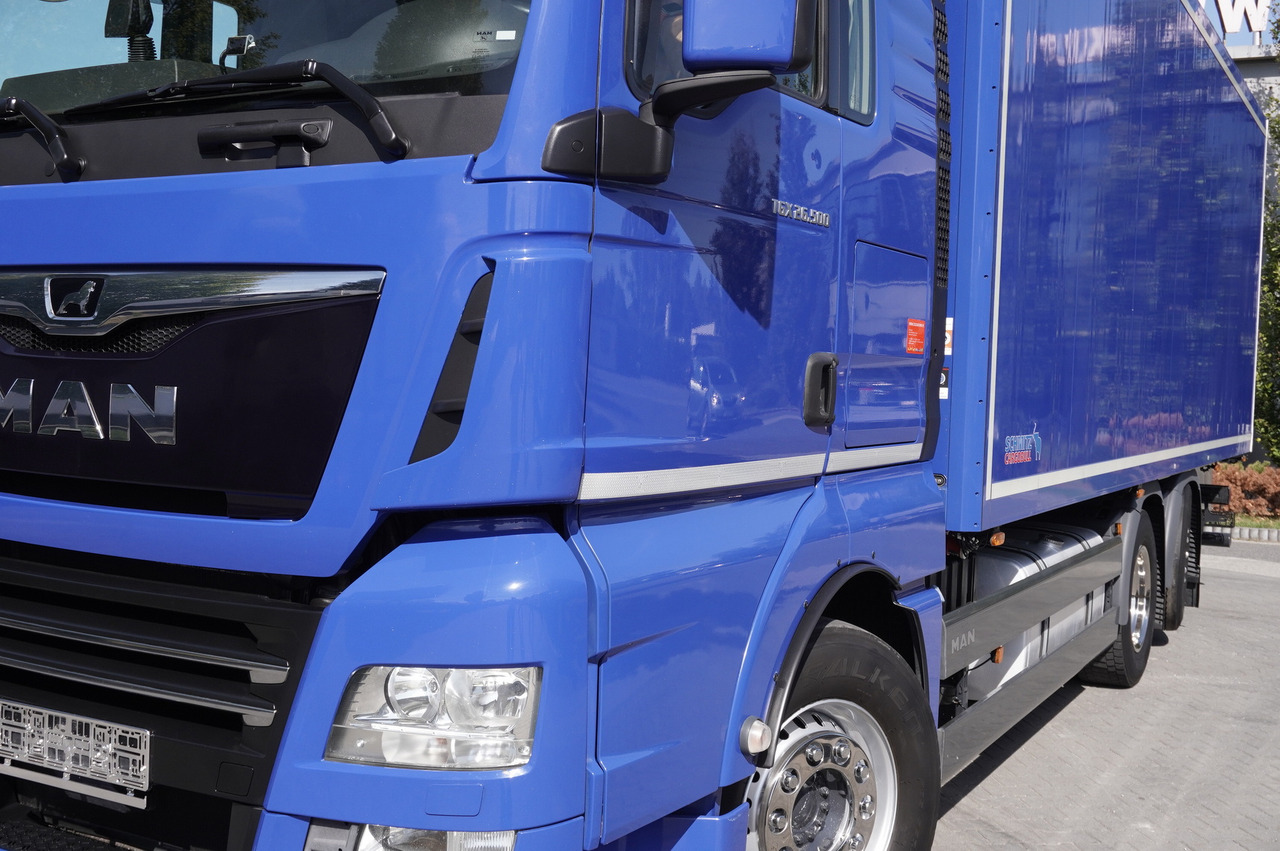 冷藏车 MAN TGX 26.500 E6 XXL / Schmitz 19 pallets / Thermoking / steering axle:图28 冷藏车 MAN TGX 26.500 E6 XXL / Schmitz 19 pallets / Thermoking / steering axle:图28