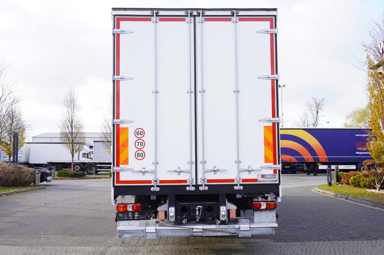 MERCEDES-BENZ Actros 1835 E6 4×2 / Curtainsider 21 pallets / tail lift 1.5t - 侧帘卡车:图2 MERCEDES-BENZ Actros 1835 E6 4×2 / Curtainsider 21 pallets / tail lift 1.5t - 侧帘卡车:图2
