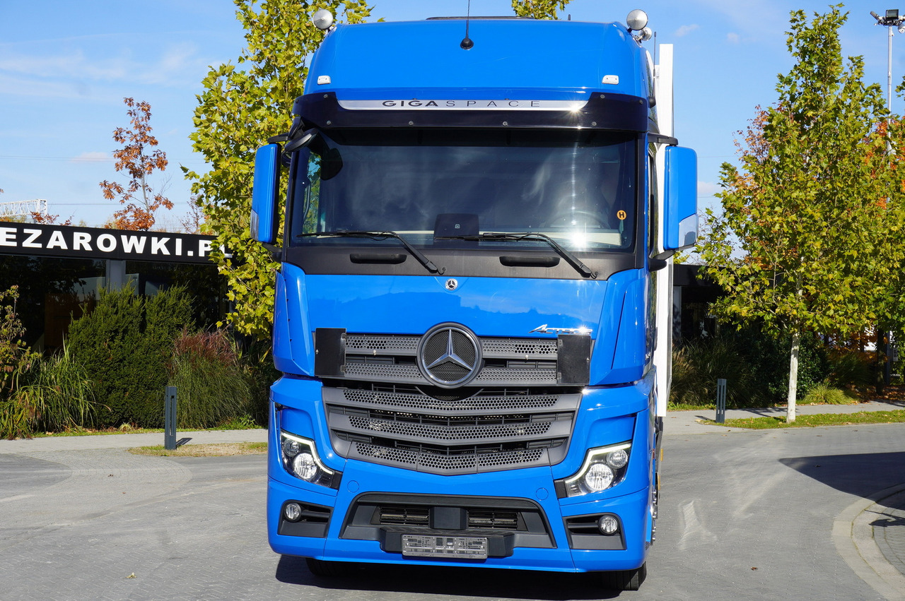 MERCEDES-BENZ Actros 2548 E6 / GIGA / Cab Lounge chair / Lamberet Refrigerator / Carrier Supra 950 - 冷藏车:图5 MERCEDES-BENZ Actros 2548 E6 / GIGA / Cab Lounge chair / Lamberet Refrigerator / Carrier Supra 950 - 冷藏车:图5