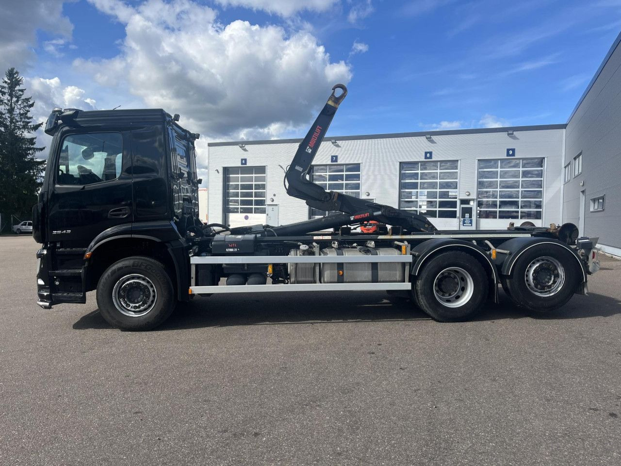 MERCEDES-BENZ Arocs 2543 6x2*4 / 21t Hooklift HIAB ULT21Z56 / 2022 - 吊钩升降车:图1 MERCEDES-BENZ Arocs 2543 6x2*4 / 21t Hooklift HIAB ULT21Z56 / 2022 - 吊钩升降车:图1