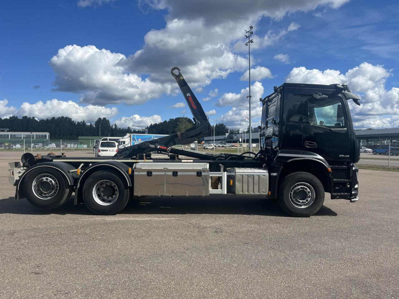 MERCEDES-BENZ Arocs 2543 6x2*4 / 21t Hooklift HIAB ULT21Z56 / 2022 - 吊钩升降车:图4 MERCEDES-BENZ Arocs 2543 6x2*4 / 21t Hooklift HIAB ULT21Z56 / 2022 - 吊钩升降车:图4