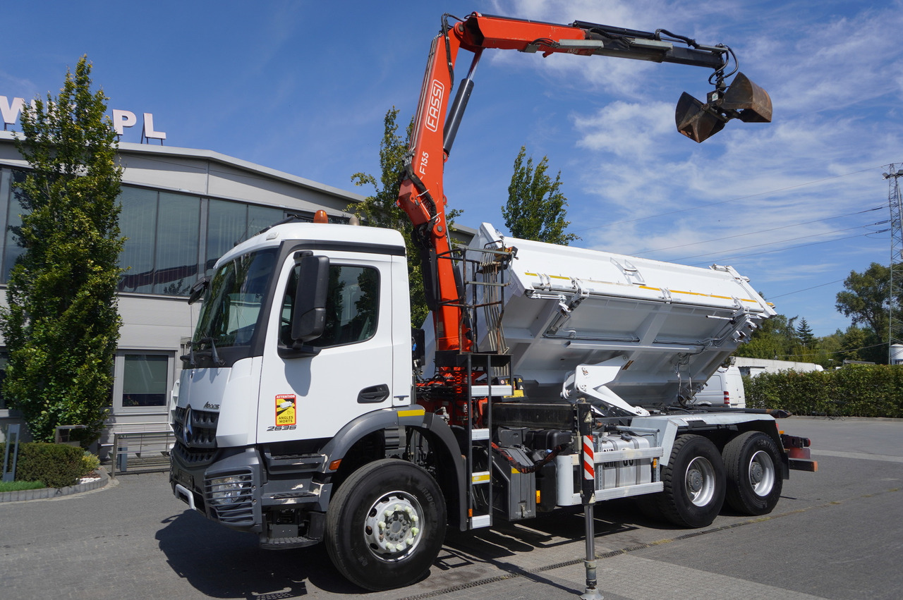 MERCEDES-BENZ Arocs 2636 / 6x4 / HDS Fassi / 3-Way Tipper / Bortmatic - 起重车:图2 MERCEDES-BENZ Arocs 2636 / 6x4 / HDS Fassi / 3-Way Tipper / Bortmatic - 起重车:图2