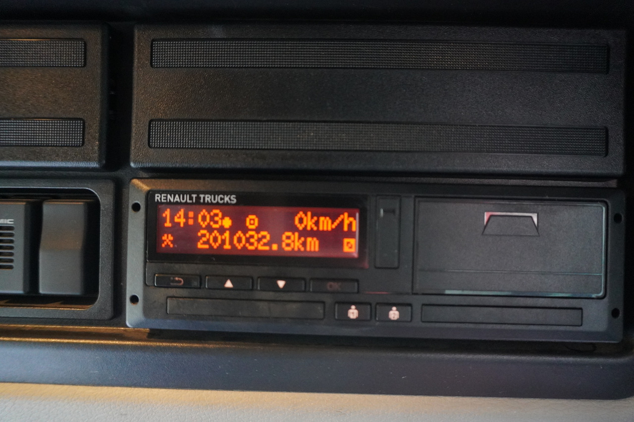 RENAULT C280 DTI 8 / FASSI crane 5.6 T / 560 MTH / range 8 m / Flatbed 15 EPAL - 栏板式/ 平板卡车, 起重车:图4 RENAULT C280 DTI 8 / FASSI crane 5.6 T / 560 MTH / range 8 m / Flatbed 15 EPAL - 栏板式/ 平板卡车, 起重车:图4