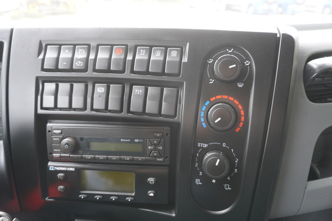 冷藏车 用于运输 肉类 RENAULT D13 / 140 tho km !!! / Meat hook refrigerator / Thermoking T800R / 2 units：图19