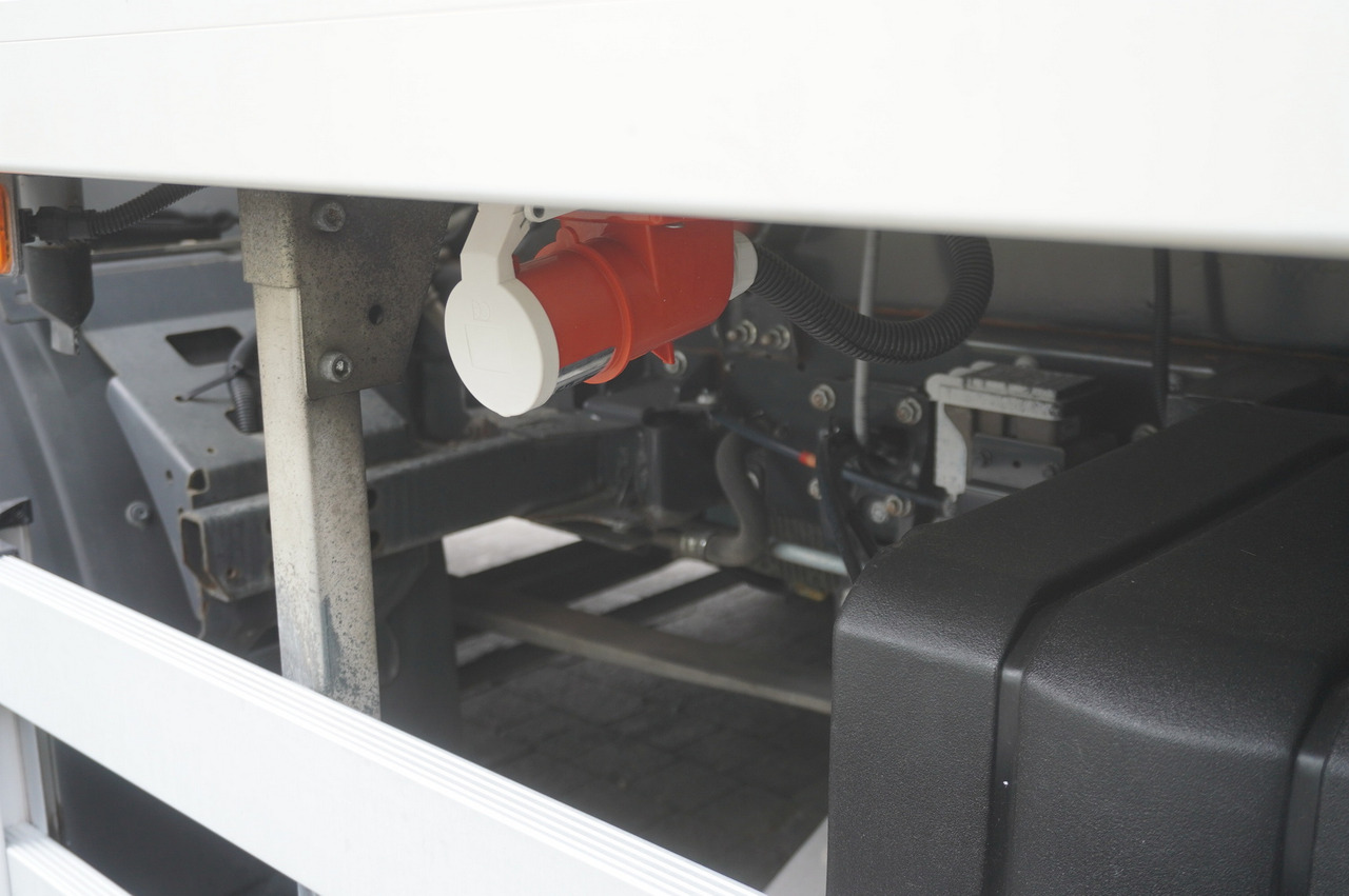 冷藏车 用于运输 肉类 RENAULT D13 / 140 tho km !!! / Meat hook refrigerator / Thermoking T800R / 2 units：图10