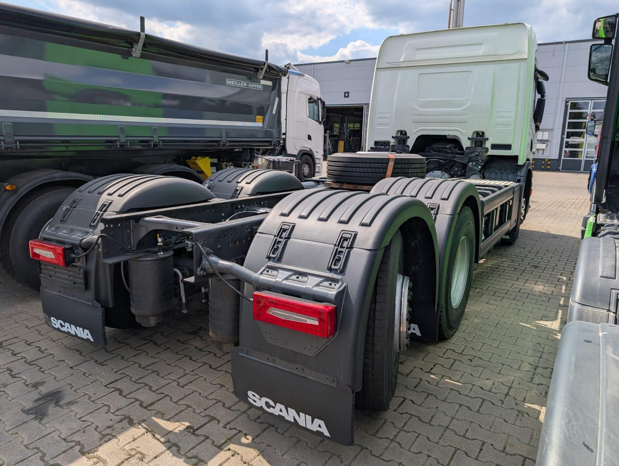 SCANIA P 340 B6x2*4NA / chassis frame / steering axle / CNG / large cab / 8 units - 垃圾车:图3 SCANIA P 340 B6x2*4NA / chassis frame / steering axle / CNG / large cab / 8 units - 垃圾车:图3