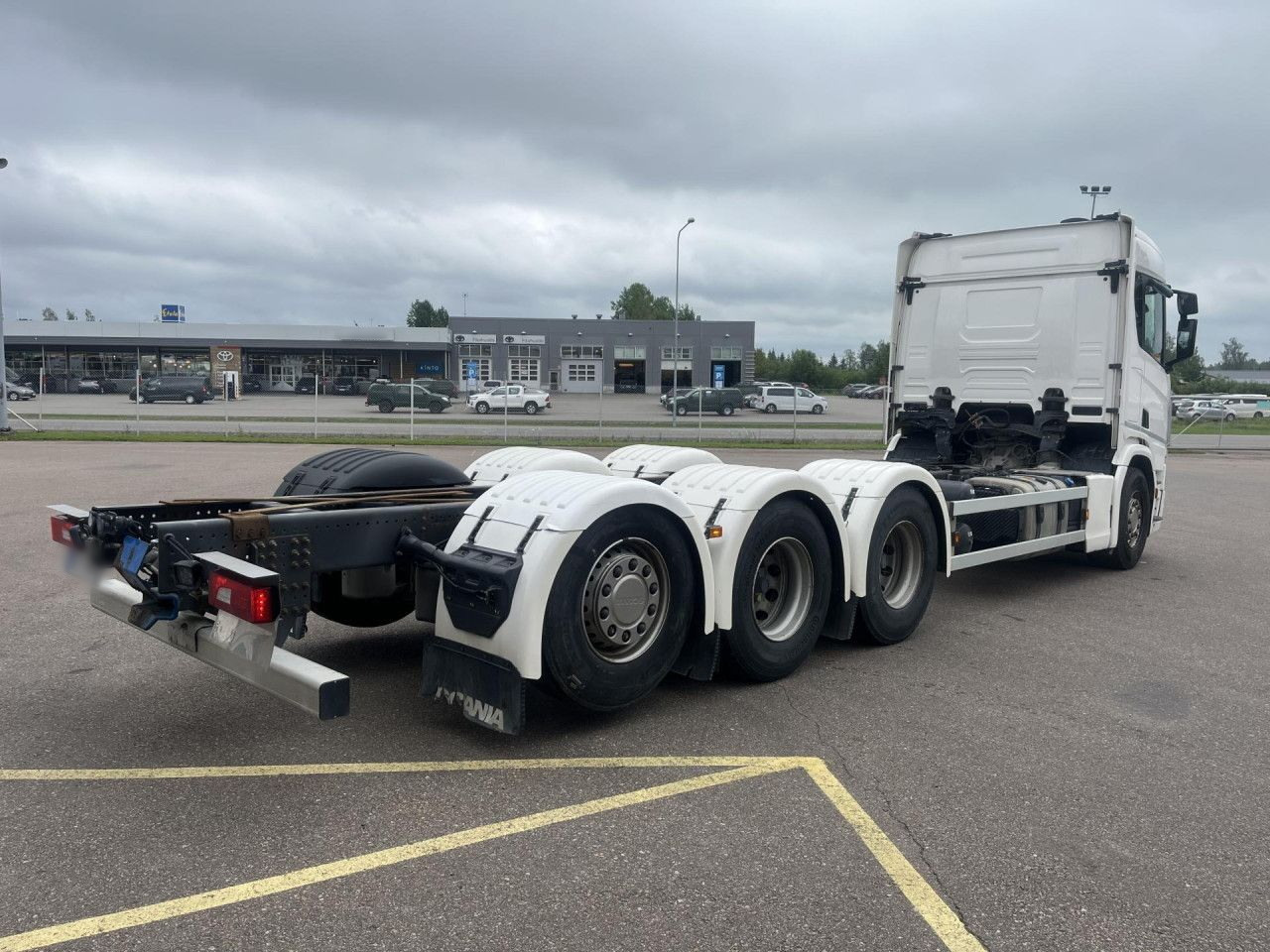 SCANIA R560 B8x4*4 / Chassis / sleeper cab / Power take-off - 驾驶室底盘卡车:图3 SCANIA R560 B8x4*4 / Chassis / sleeper cab / Power take-off - 驾驶室底盘卡车:图3