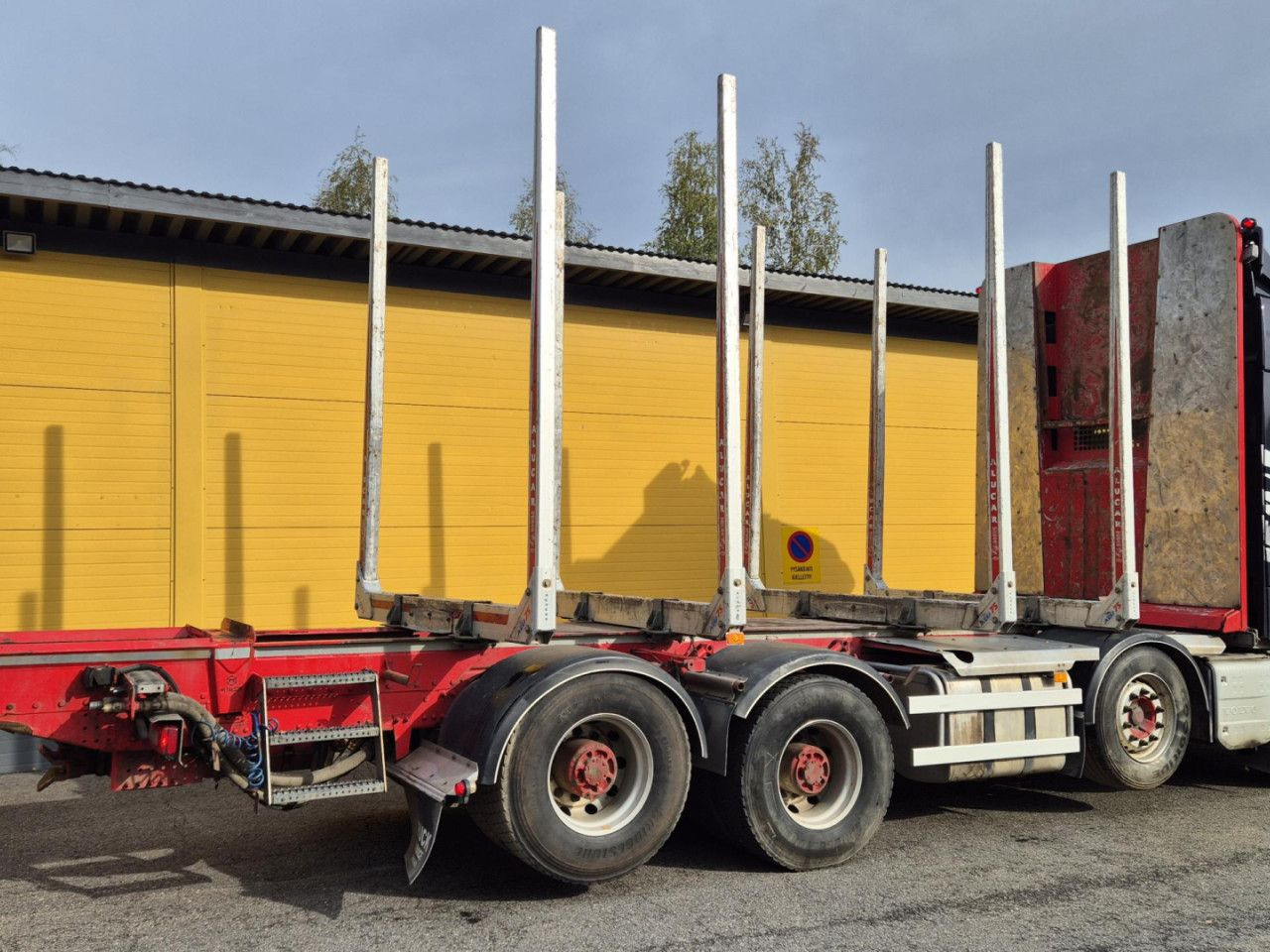 VOLVO FH 750 8x4 / 2 lifted axles / timber truck - 木材运输车:图4 VOLVO FH 750 8x4 / 2 lifted axles / timber truck - 木材运输车:图4
