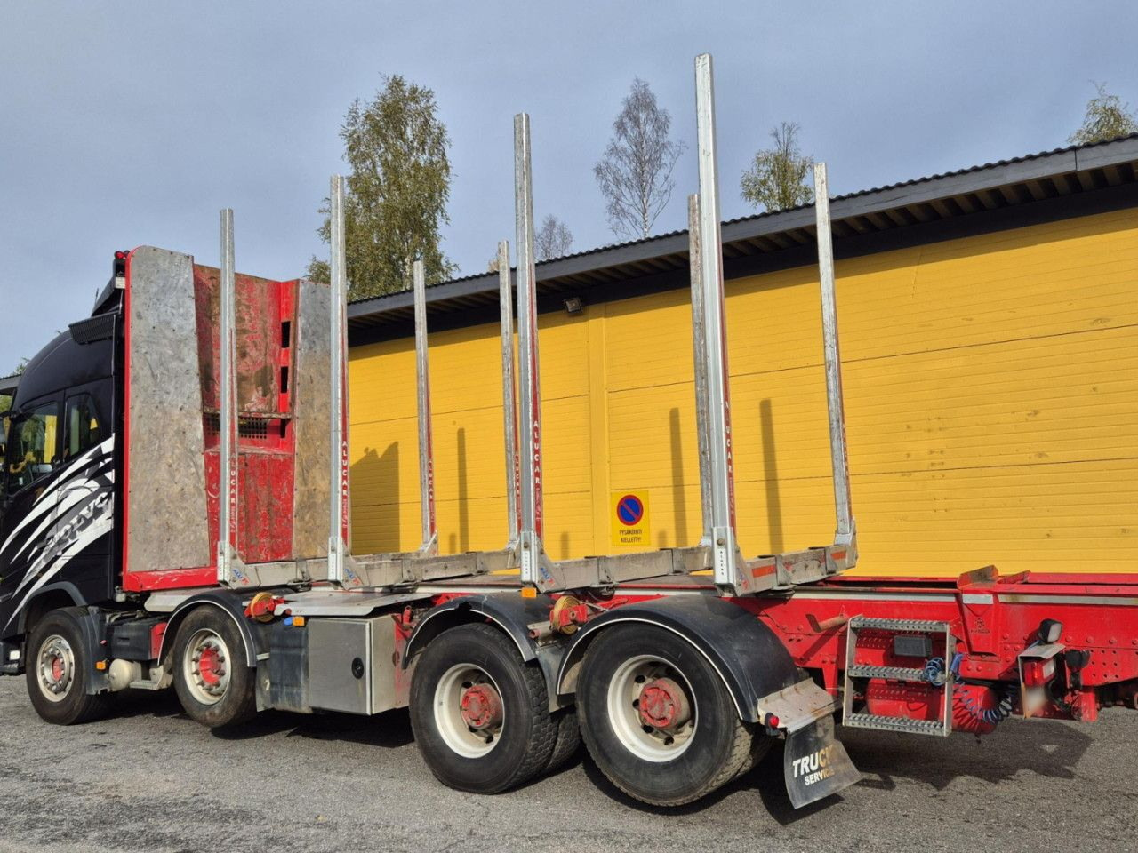 VOLVO FH 750 8x4 / 2 lifted axles / timber truck - 起重车:图2 VOLVO FH 750 8x4 / 2 lifted axles / timber truck - 起重车:图2