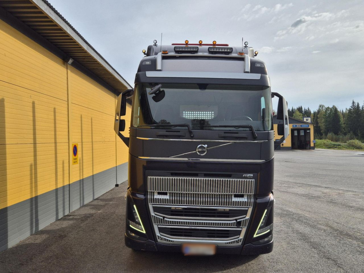 VOLVO FH 750 8x4 / 2 lifted axles / timber truck - 起重车:图5 VOLVO FH 750 8x4 / 2 lifted axles / timber truck - 起重车:图5