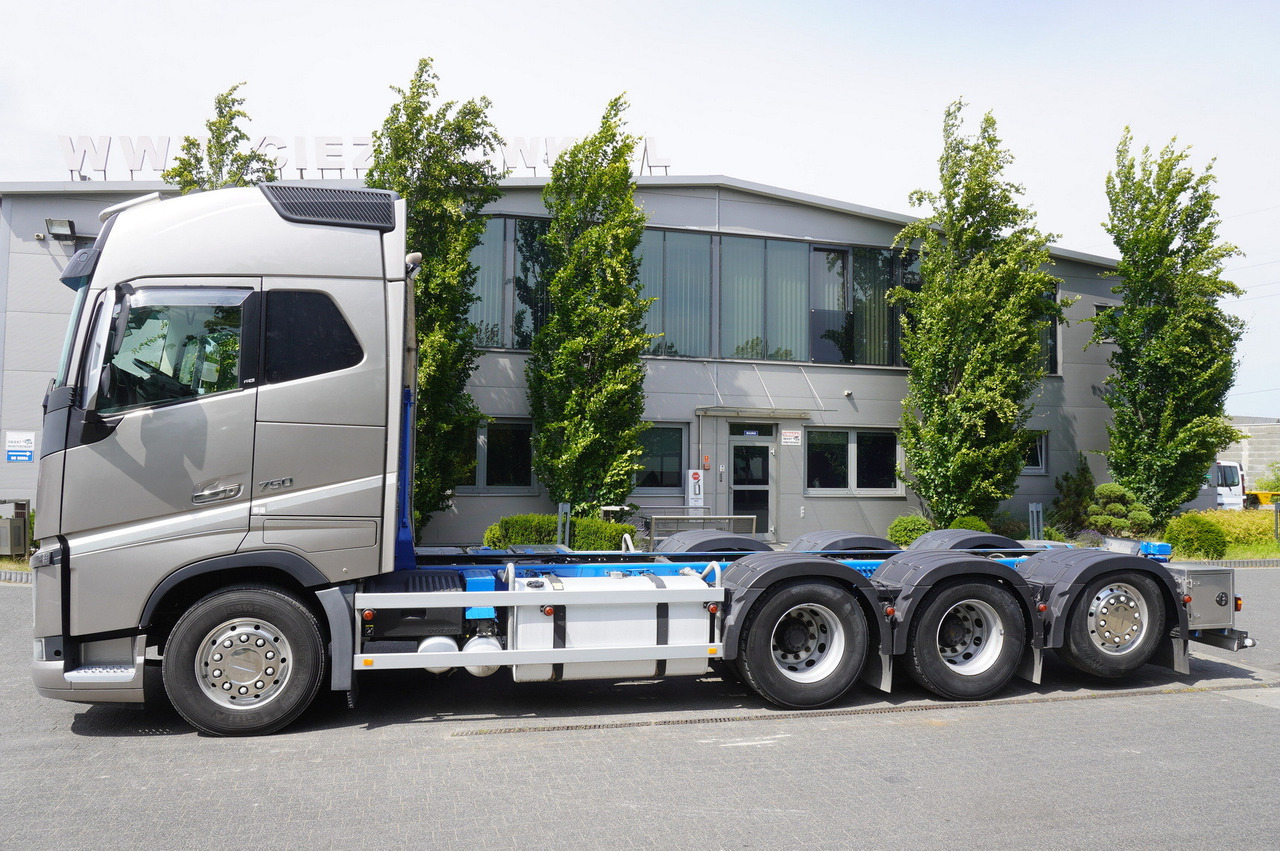 VOLVO FH16 750 8x4x4 / 750 HP! / Frame 685 cm / Steered 4th axle - 驾驶室底盘卡车:图3 VOLVO FH16 750 8x4x4 / 750 HP! / Frame 685 cm / Steered 4th axle - 驾驶室底盘卡车:图3