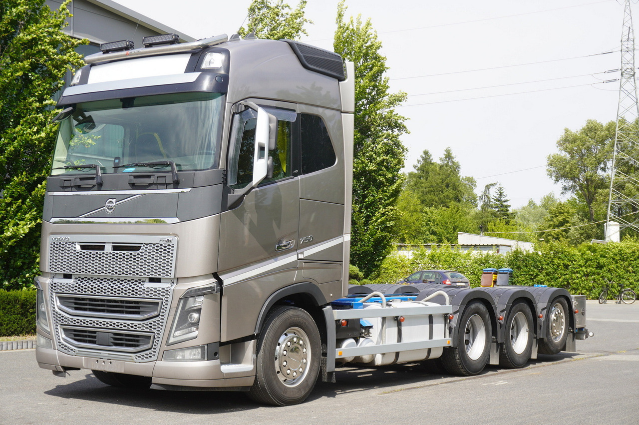 VOLVO FH16 750 8x4x4 / 750 HP! / Frame 685 cm / Steered 4th axle - 起重车:图2 VOLVO FH16 750 8x4x4 / 750 HP! / Frame 685 cm / Steered 4th axle - 起重车:图2