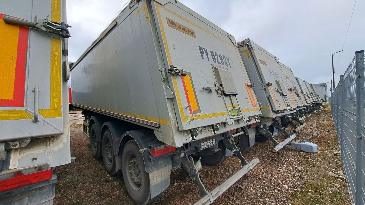 WIELTON NW-3 / weight 6.2 t / capacity 38m3 / Electrically folded roof / Teflon / 20 units, 2022 - 翻斗半拖车:图4 WIELTON NW-3 / weight 6.2 t / capacity 38m3 / Electrically folded roof / Teflon / 20 units, 2022 - 翻斗半拖车:图4