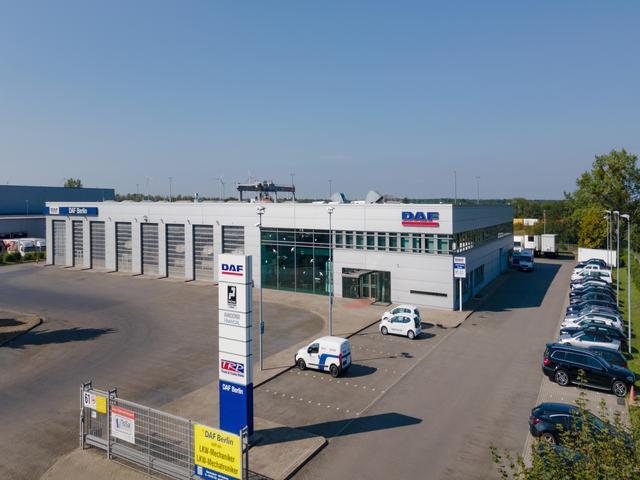 DAF XB 290 FA 16 to. Curtainsider LBW 1.5 AHK - 侧帘卡车:图1 DAF XB 290 FA 16 to. Curtainsider LBW 1.5 AHK - 侧帘卡车:图1