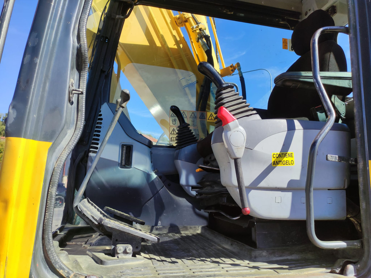 KOMATSU PC160LC-7 - 履带式挖掘机:图5 KOMATSU PC160LC-7 - 履带式挖掘机:图5