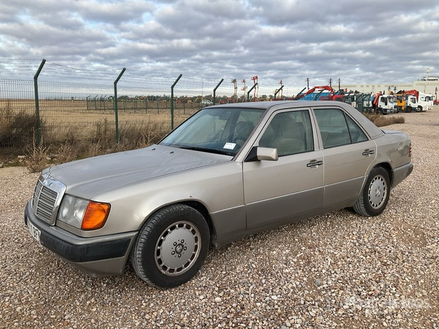 1990 Mercedes-Benz 300D Automobile - 汽车:图1 1990 Mercedes-Benz 300D Automobile - 汽车:图1