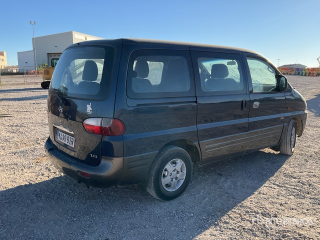 2002 Hyundai H1 6 Passenger Van - 小型货车:图3 2002 Hyundai H1 6 Passenger Van - 小型货车:图3