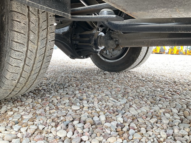 2006 Isuzu NPR77 4x2 Crew Cab Flatbed Truck - 栏板式/ 平板卡车:图5 2006 Isuzu NPR77 4x2 Crew Cab Flatbed Truck - 栏板式/ 平板卡车:图5