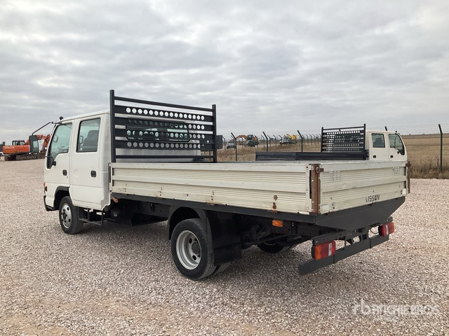 2006 Isuzu NPR77 4x2 Crew Cab Flatbed Truck - 栏板式/ 平板卡车:图2 2006 Isuzu NPR77 4x2 Crew Cab Flatbed Truck - 栏板式/ 平板卡车:图2