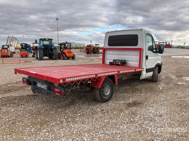 2009 Iveco 35S10 Cargo Van - 栏板式/ 平板卡车:图3 2009 Iveco 35S10 Cargo Van - 栏板式/ 平板卡车:图3