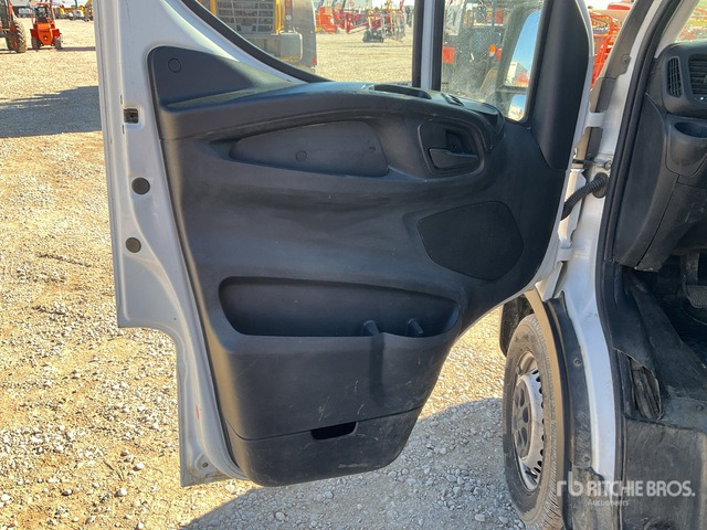 2015 Iveco Daily 35S13 Cargo Van - 小型货车:图4 2015 Iveco Daily 35S13 Cargo Van - 小型货车:图4