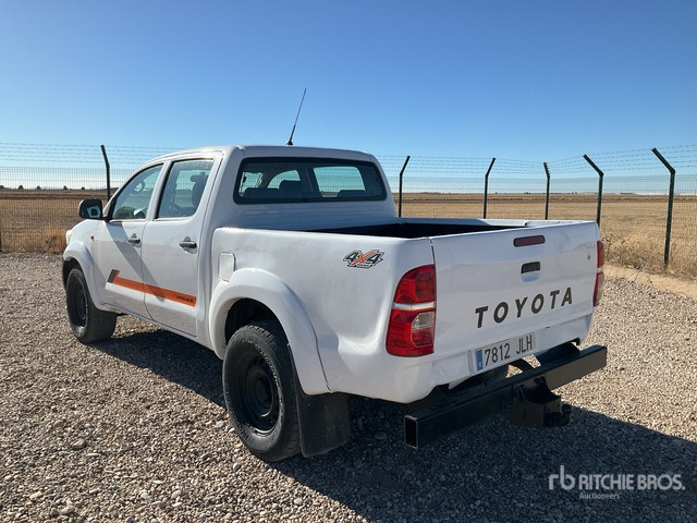 2015 Toyota Hilux 4x4 Crew Cab Pickup - 皮卡车:图4 2015 Toyota Hilux 4x4 Crew Cab Pickup - 皮卡车:图4