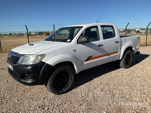 2015 Toyota Hilux 4x4 Crew Cab Pickup - 皮卡车:图2 2015 Toyota Hilux 4x4 Crew Cab Pickup - 皮卡车:图2