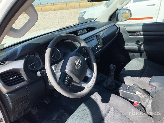 2020 Toyota Hilux 4x4 Crew Cab Pickup - 皮卡车:图5 2020 Toyota Hilux 4x4 Crew Cab Pickup - 皮卡车:图5