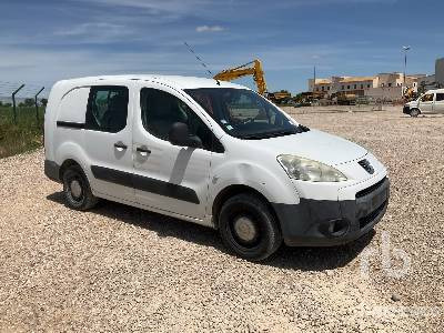 PEUGEOT PARTNER 4x2 - 厢式卡车:图4 PEUGEOT PARTNER 4x2 - 厢式卡车:图4