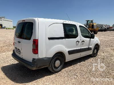 PEUGEOT PARTNER 4x2 - 厢式卡车:图3 PEUGEOT PARTNER 4x2 - 厢式卡车:图3