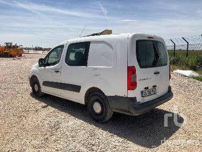 PEUGEOT PARTNER 4x2 - 厢式卡车:图2 PEUGEOT PARTNER 4x2 - 厢式卡车:图2