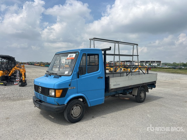 1980 Mercedes-Benz 207D Flatbed Truck - 栏板式/ 平板卡车:图1 1980 Mercedes-Benz 207D Flatbed Truck - 栏板式/ 平板卡车:图1