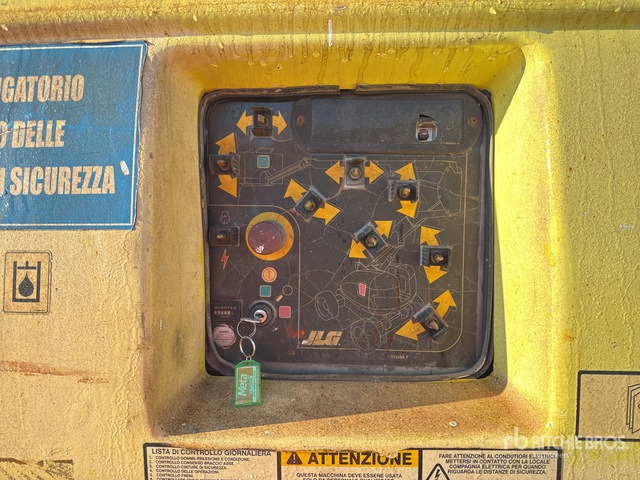 2003 JLG 800 AJ Telescopic Boom Lift - 铰接臂:图5 2003 JLG 800 AJ Telescopic Boom Lift - 铰接臂:图5