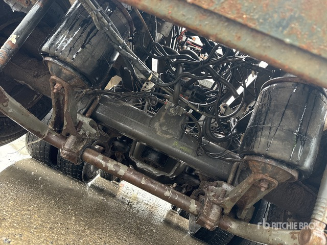 2003 Volvo FM12 8x2 Roll-Off Truck - 吊钩升降车:图4 2003 Volvo FM12 8x2 Roll-Off Truck - 吊钩升降车:图4