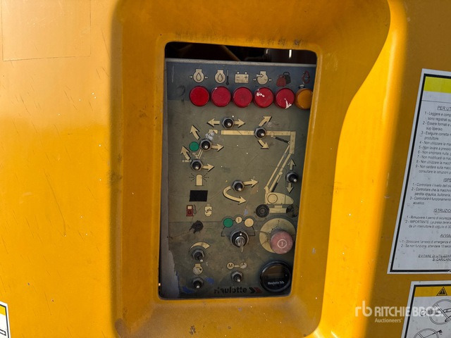 2009 Haulotte HA260PX Diesel Articulating Boom Lift - 铰接臂:图5 2009 Haulotte HA260PX Diesel Articulating Boom Lift - 铰接臂:图5